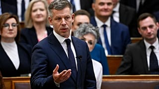 Magyar Péter felszólal az Országházban a plenáris ülésen