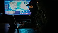 Операторы разведки обороны Украины управляют ударными беспилотниками против российских войск на секретной базе в Украине вечером четверга, 28 мая 2026 года.