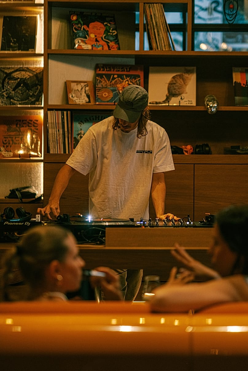 Okupa in Athen gehört zu Europas besten Listening-Hotels