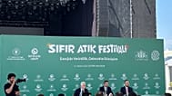 Sıfır Atık Festivali basın lansmanında İstanbul Valisi Gül (solda), Enerji ve Tabii Kaynaklar Bakanı Bayraktar (ortada) ve Sıfır Atık Vakfı Başkanı Ağırbaş konuşuyor.