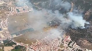 نمای هوایی آتش‌سوزی در کوهستان اسپونیا در منطقه مورسیا اسپانیا در ۲ ژوئن ۲۰۲۶.