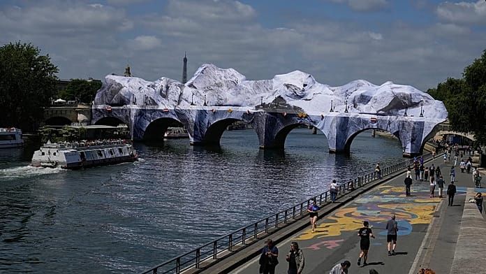 'La Caverne du Pont-Neuf' damaged by wind, artwork opening postponed