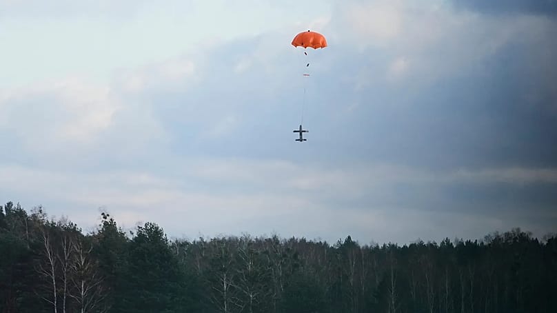 Das amerikanische Merops-Drohnensystem, das von Polen und Rumänien zur Abwehr russischer Drohnen eingesetzt wird, wird in Nowa Deba, Polen, am 18. November 2025 getestet.