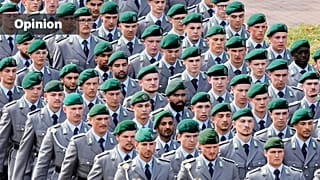 Bundeswehr-Rekruten am 4. September 2025 in Düsseldorf bei einer Zeremonie, bei der sie vor dem Landtag von Nordrhein-Westfalen ihren Eid ablegen