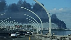 Über dem Hafen von St. Petersburg in Russland steigt am Mittwoch, dem dritten Juni 2026, nach einem ukrainischen Drohnenangriff eine schwarze Rauchwolke auf.