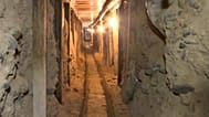 تونل کشف‌شده کارتل «سینالوآ» در منطقه انبارهای تیخوانا برای قاچاق به آمریکا /  دسامبر ۲۰۱۶ / عکس آرشیوی 