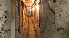 تونل کشف‌شده کارتل «سینالوآ» در منطقه انبارهای تیخوانا برای قاچاق به آمریکا /  دسامبر ۲۰۱۶ / عکس آرشیوی 