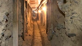 تونل کشف‌شده کارتل «سینالوآ» در منطقه انبارهای تیخوانا برای قاچاق به آمریکا /  دسامبر ۲۰۱۶ / عکس آرشیوی 