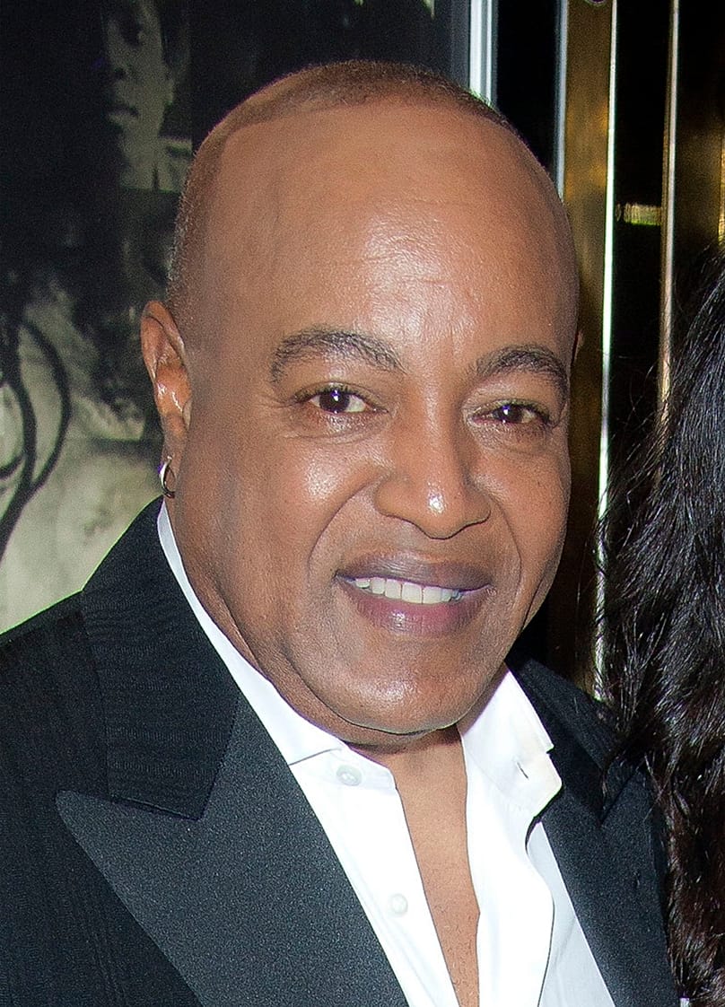 ARQUIVO: Peabo Bryson sorri na estreia europeia de "Michael Jackson: The Life Of An Icon", em Londres, a 2 de novembro de 2011