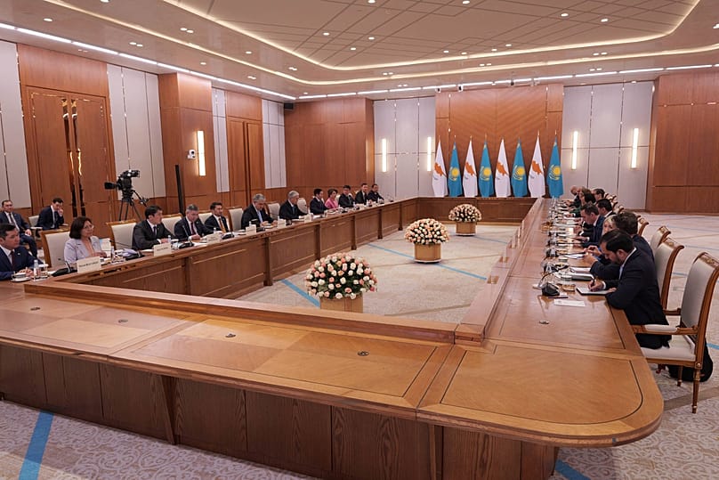 Διευρυμένες συνομιλίες των δύο αντιπροσωπειών
