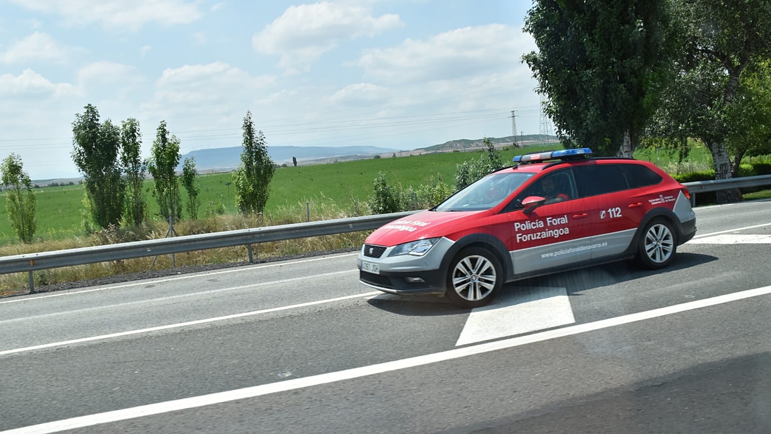 Coche de la Policía Foral de Navarra en la N-232.