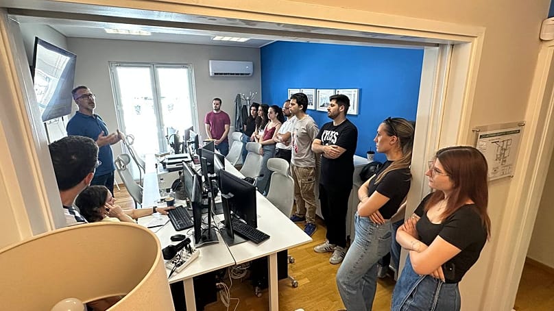 Δημοσιογράφοι της ελληνικής υπηρεσίας του Euronews εξηγούν στους φοιτητές τον τρόπο λειτουργίας του ομίλου