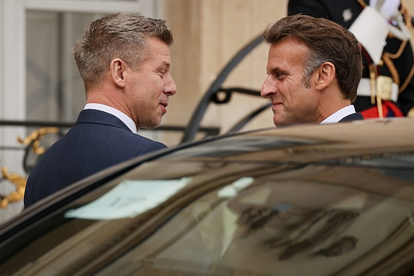 A francia elnök szívélyesen fogadta az új magyar kormányfőt 
