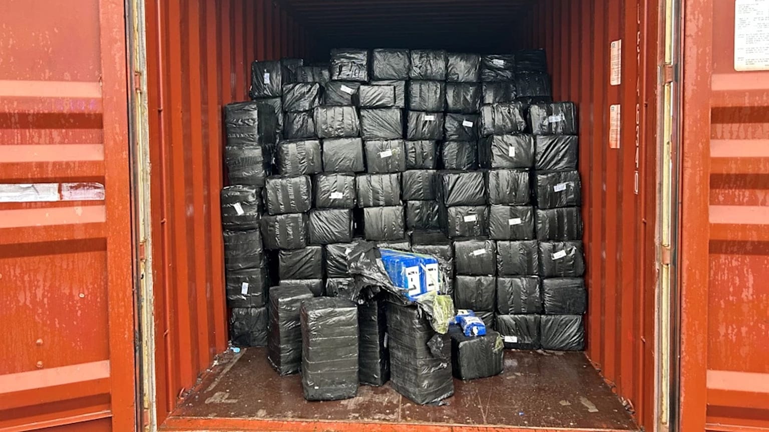Alfândega apreende rara quantidade de cocaína: oito toneladas avaliadas em 500 milhões de euros