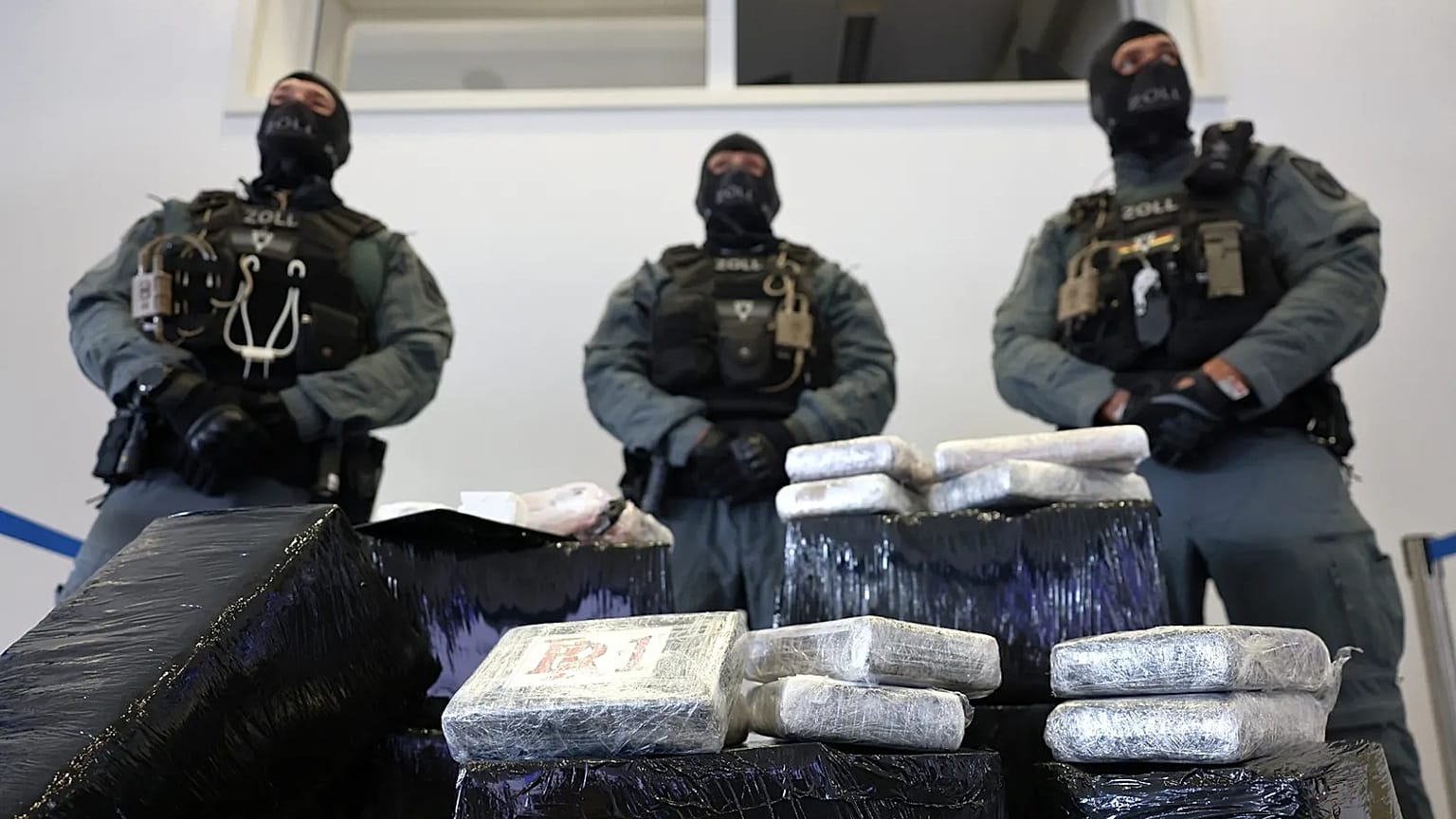 Several bags of cocaine that were seized by German customs are seen at a press conference at the Customs Criminal Investigation Office in Cologne, 3 June, 2026
