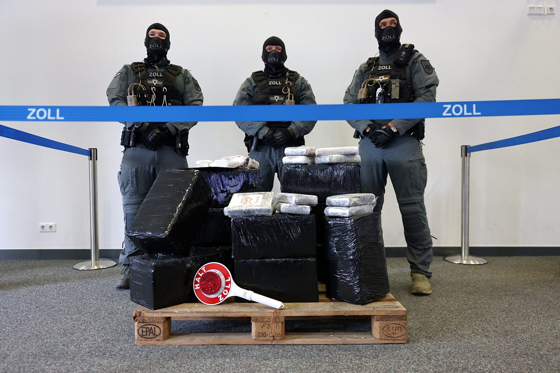 Germany seizes tonnes of cocaine in €500m bust, suspects arrested in ...