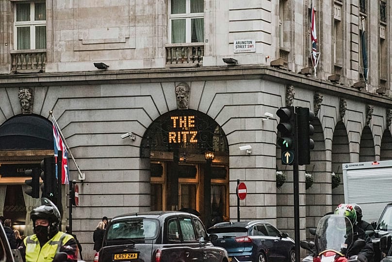 Icónico, o Ritz é um dos melhores hotéis onde ficar em Londres 