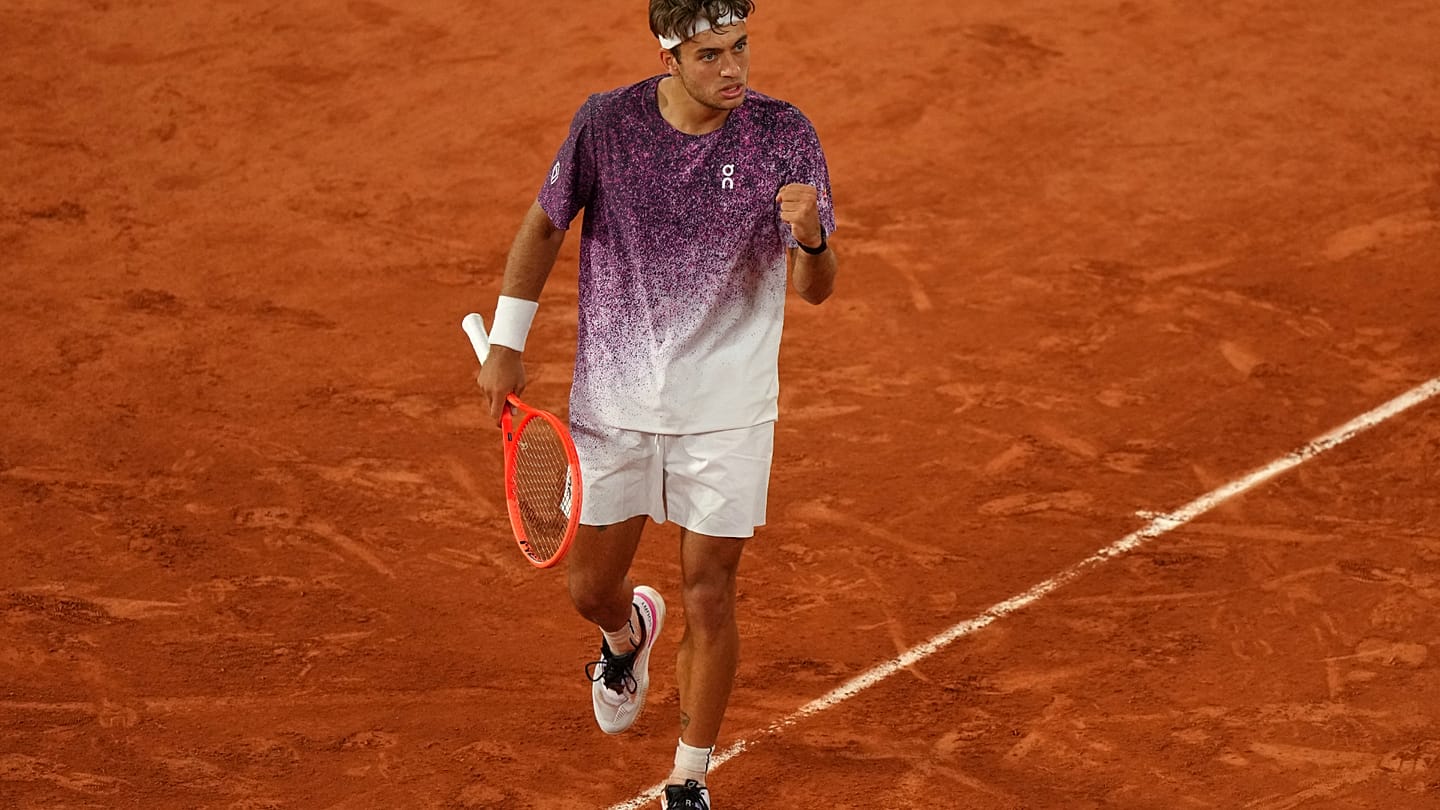 Roland Garros, Cobolli batte Auger-Aliassime e va in semifinale Slam: "Chance della vita"
