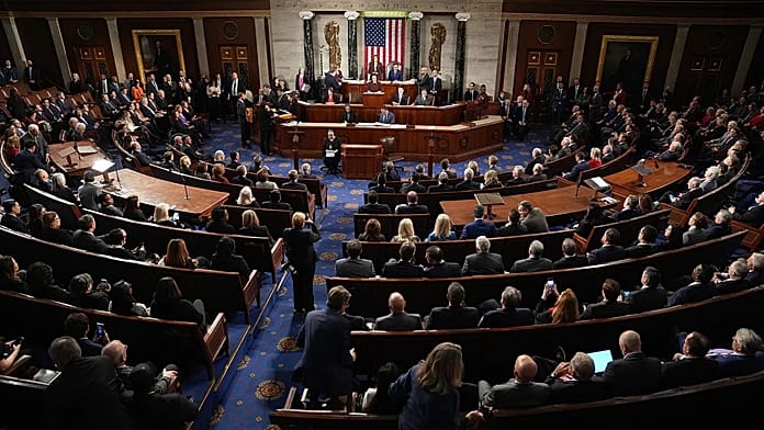 Trump pierde apoyos: 4 republicanos se suman a los demócratas para frenar la guerra con Irán