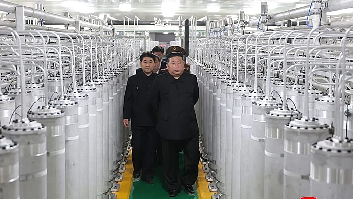 Kim Jong-un revela una nueva planta nuclear y promete ampliar su arsenal 