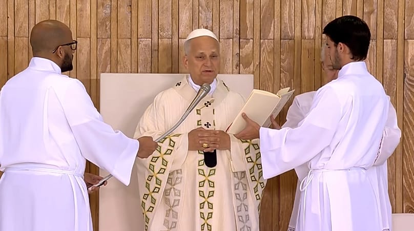 León XIV da comienzo a la misa, 7 de junio de 2026