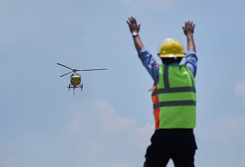 Un helicóptero que transportaba a Dawa Sherpa, un guía de montaña desaparecido en el Everest, llega al Hospital HAMS en Katmandú, Nepal, el jueves 4 de junio de 2026.