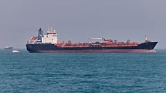 Ein Öltanker liegt vor Anker in der Straße von Hormus vor Bandar Abbas im Iran, am Samstag, den zweiten Mai 2026.