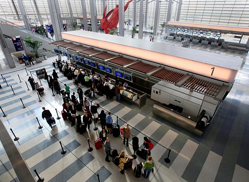 People line up for ticketing at Southwest Airlines at Sacramento International Airport, 6 October, 2011 