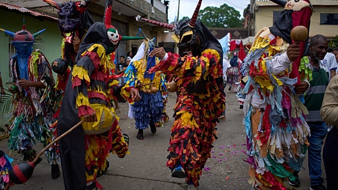 Au Venezuela, les Diables dansants ravivent un rite séculaire de Corpus Christi