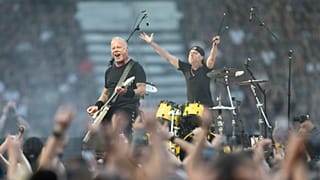 Illusztráció: James Hetfield (balra) és Lars Ulrich, a Metallica tagjai, 2026. május 27-én a zürichi Letzigrund Stadionban