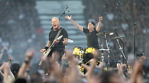 Иллюстрация: Джеймс Хетфилд (слева) и Ларс Ульрих из Metallica на стадионе «Летцигрунд» в Цюрихе 27 мая 2026 года