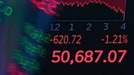 Табло над торговым залом Нью-Йоркской фондовой биржи показывает итоговое значение индекса Dow Jones Industrial Average. 3 июня 2026 года.