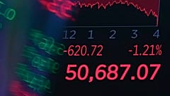 Anzeigetafel über dem Parkett der New York Stock Exchange zeigt den Schlussstand des Dow-Jones-Index. Aufnahme vom drei Juni 2026.