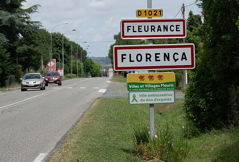Le panneau d'entrée de Fleurance, la ville où a habité Lyhanna, une fillette de 11 ans portée disparue, dans le sud-ouest de la France, vendredi 5 juin 2026.