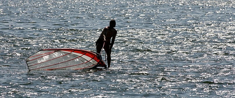 Windsurfer in Bremen: Das Wasser in den meisten Bundesländer ist zu Beginn der Badesaison hervorragend sauber.