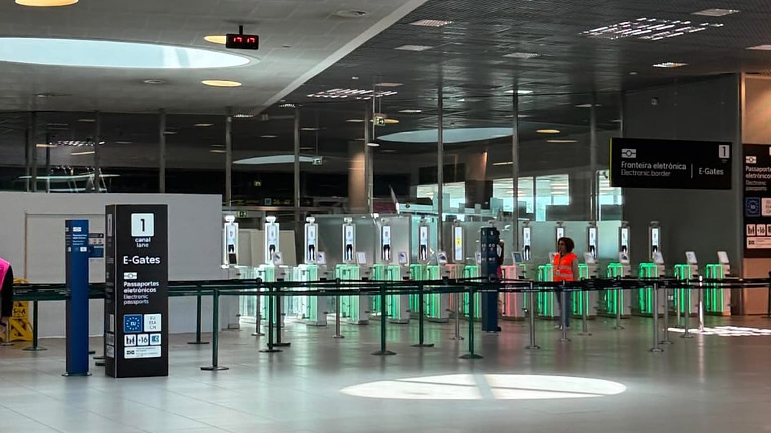 Foi ampliada a área de fronteira com novos e-gates no aeroporto de Lisboa