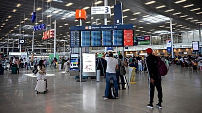 تخضع كل من فرنسا وإيطاليا وإسبانيا للتدقيق بسبب عدد التأشيرات التي منحتها لمواطني روسيا.