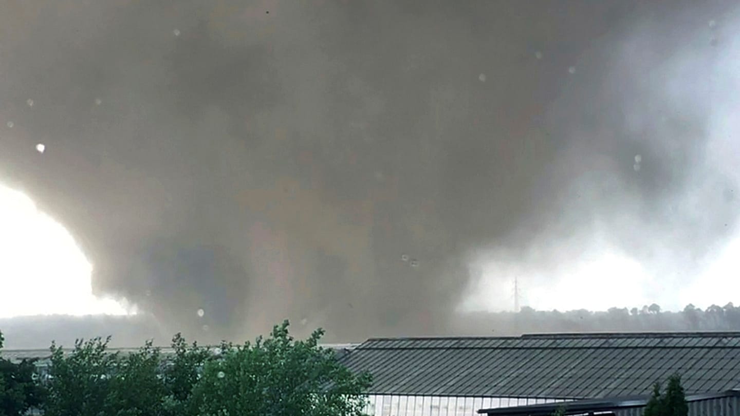 Tornado, grandine e temporali: ecco la situazione meteo in Germania | Euronews