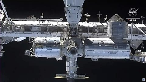 Standbild von NASA TV: Die Raumstation ISS, aufgenommen aus der SpaceX-Crew-Dragon-Kapsel am Samstag, 24. April 2021.