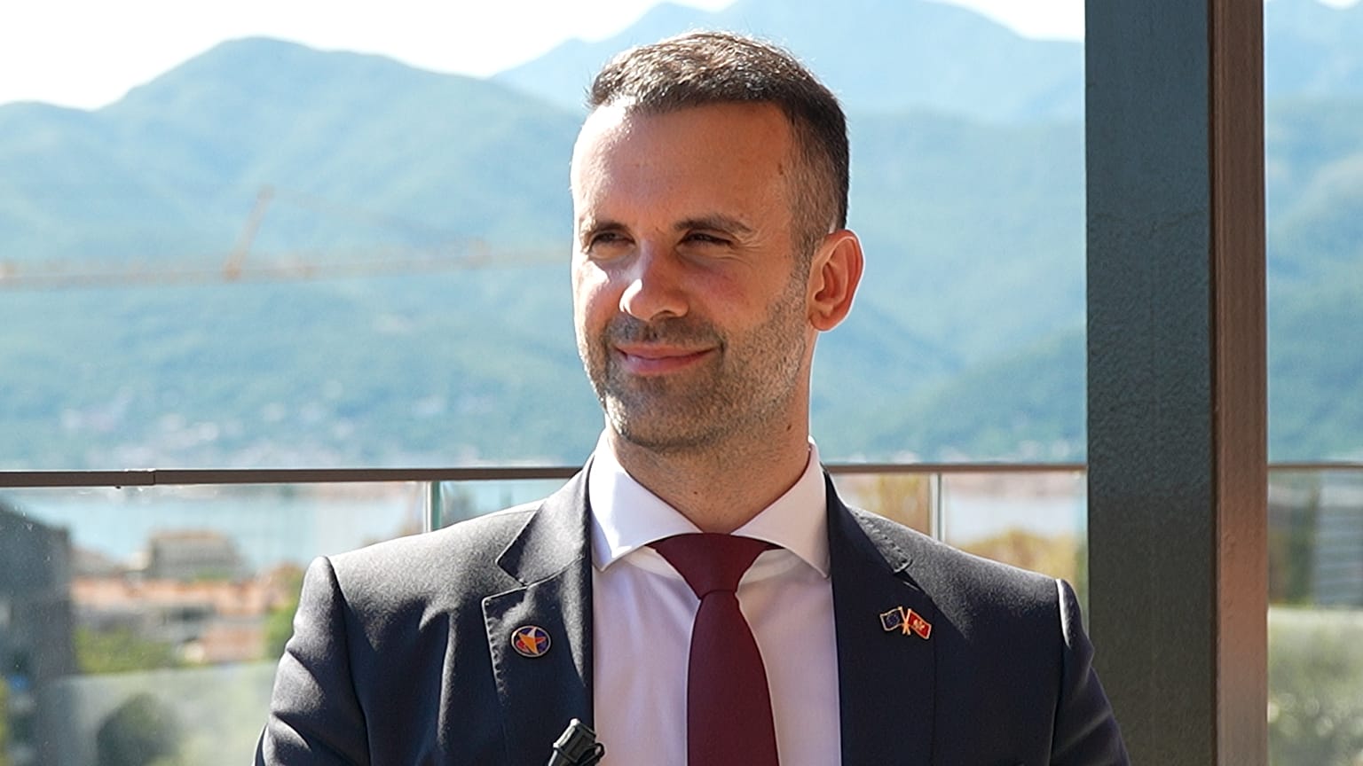Premier Montenegros Milojko Spajić im Gespräch mit Euronews in Tivat, 5. Juni 2026