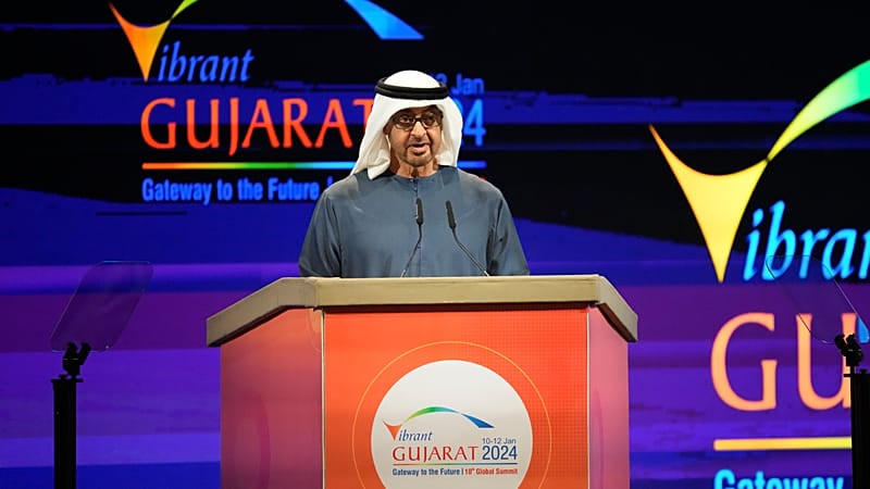 "العهد والالتزام".. مبادرة إماراتية تدعو المواطنين والمقيمين إلى توقيع تعهّد بدعم الدولة وقيادتها 