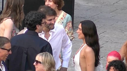 Dua Lipa y Callum Turner celebran con invitados su fiesta de boda en Sicilia