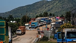 Traders disrupted as Uganda closes border due to Ebola outbreak in Congo