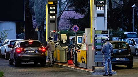 El Gobierno italiano prorroga la rebaja de impuestos a carburantes hasta el 3 de julio