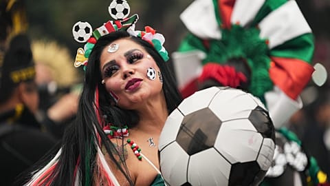 Thousands join record-breaking human wave attempt in Mexico City ahead of World Cup