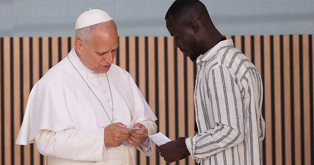 Spain: Pope Leo XIV visits homeless shelter