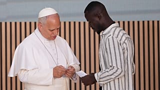 Espagne : le pape Léon XIV en visite dans un centre d'accueil pour sans-abris