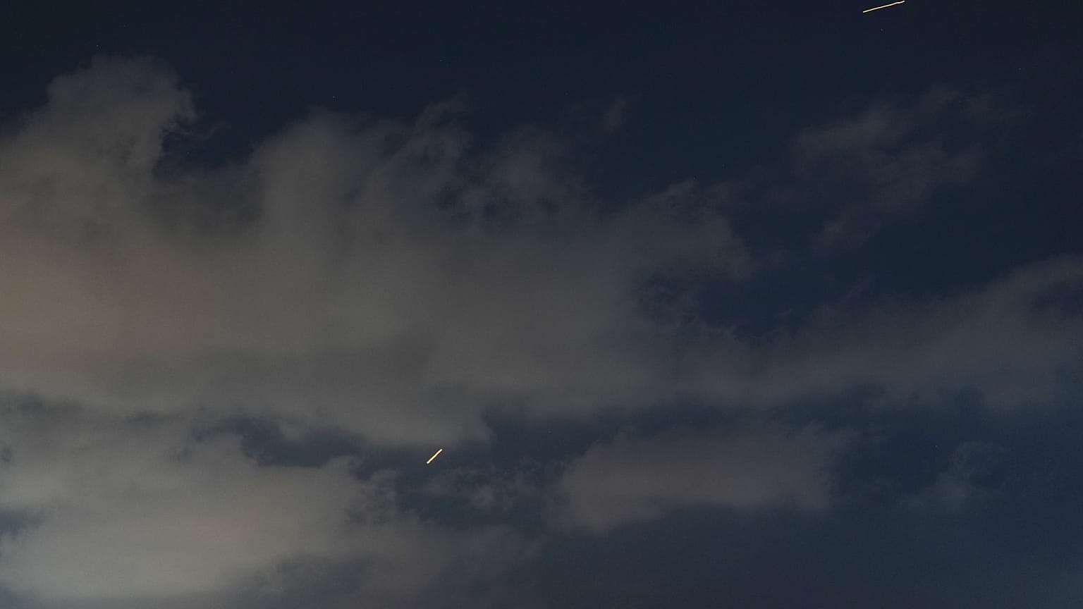 L'Iran tire des missiles sur Israël,  le premier bombardement de ce type depuis le cessez-le-feu