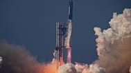 SpaceX'in dev roketi Starship, 22 Mayıs 2026'da Teksas'taki Starbase üssünde deneme uçuşu yapıyor.