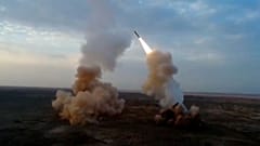 Diese Videoaufnahme zeigt, wie die Revolutionsgarde bei einer Übung ballistische Raketen aus unterirdischen Silos abfeuert.